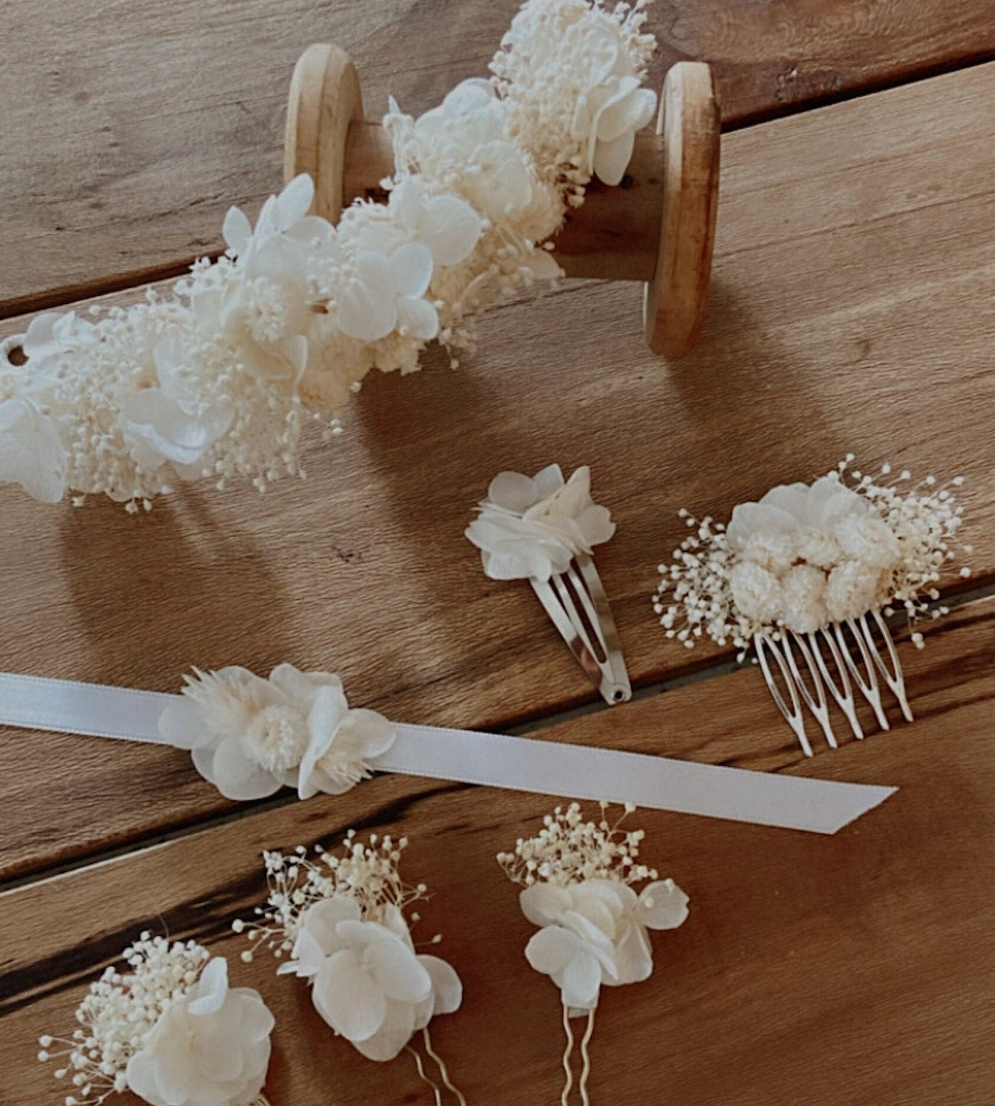 Peignes fleurs séchées PURE accessoires mariage et autres évènements. Bouquets, Peignes, couronnes, boutonnières, bracelets, barrettes.. Product vendor