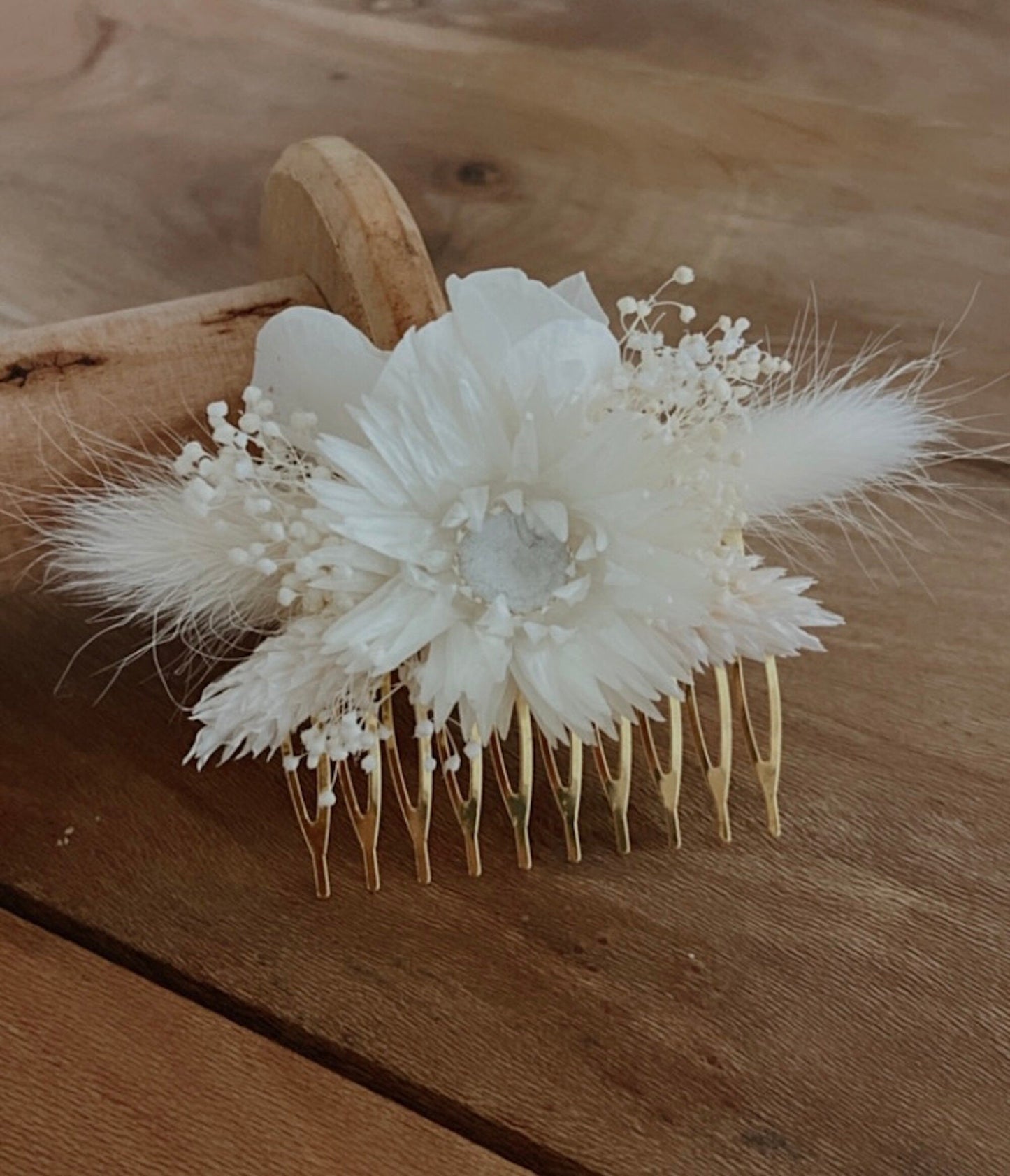 Peignes fleurs séchées PURE accessoires mariage et autres évènements. Bouquets, Peignes, couronnes, boutonnières, bracelets, barrettes.. Product vendor