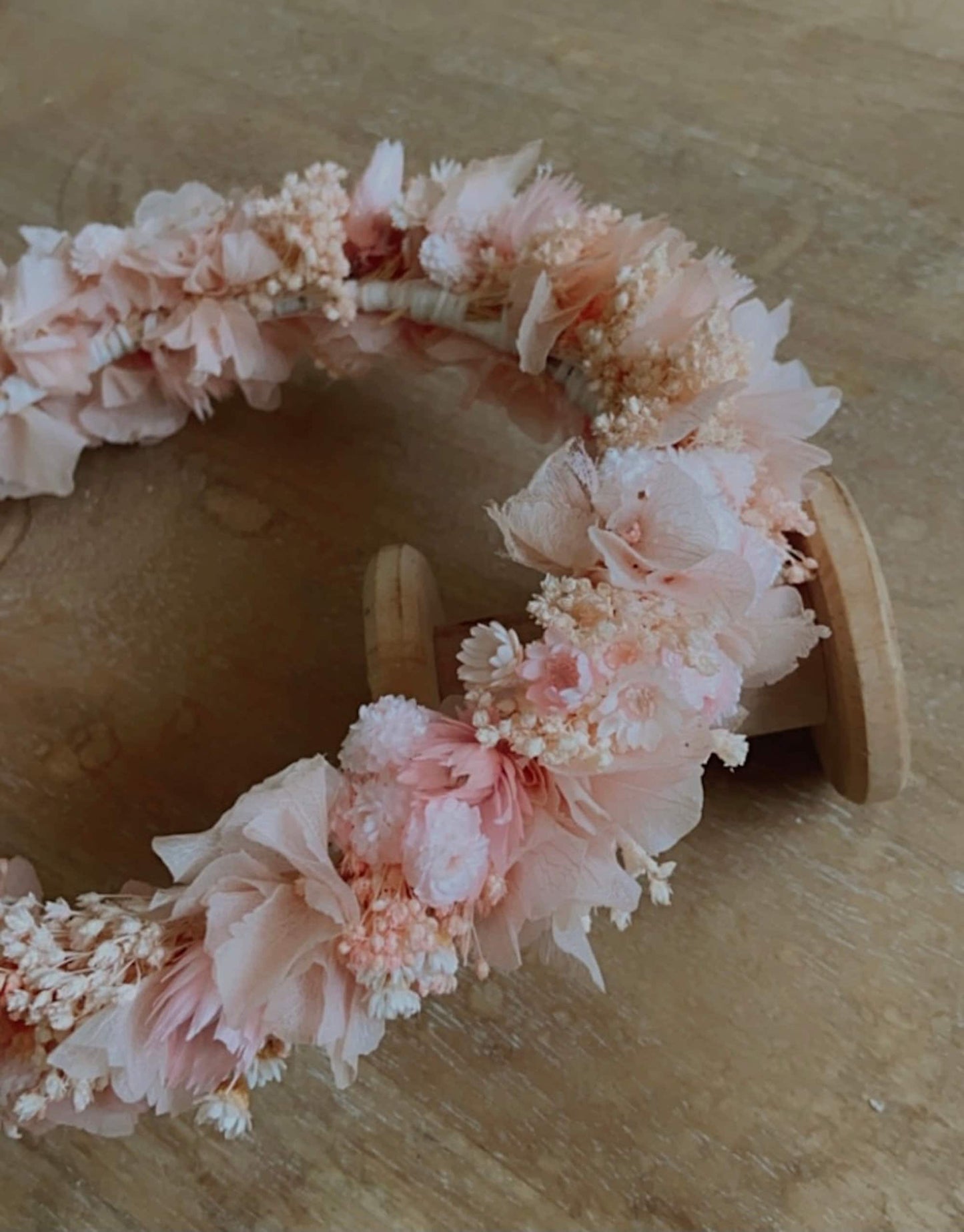 Couronnes fleurs séchées NUDE accessoires mariage et autres évènements. Bouquets, Peignes, couronnes, bracelets, boutonnières. Product vendor