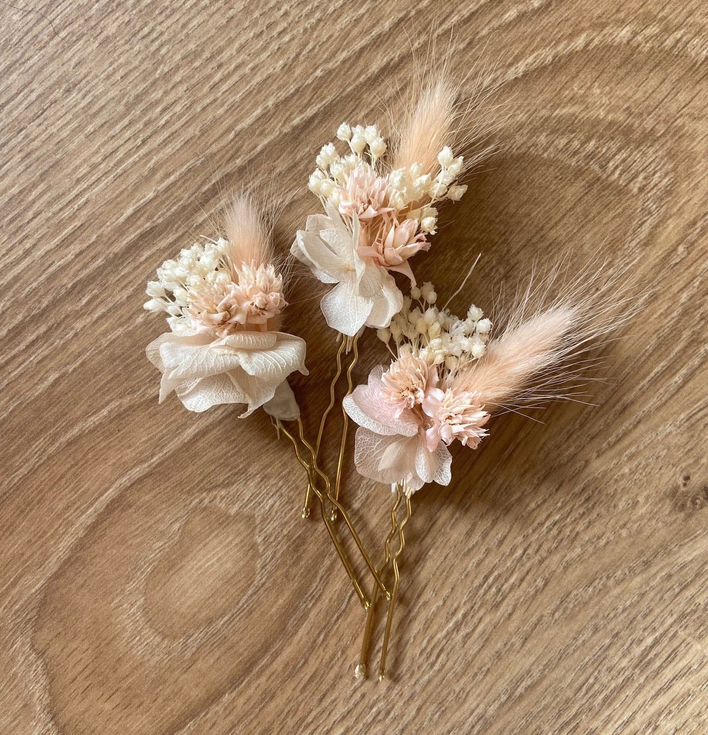 Peignes fleurs séchées NUDE accessoires mariage et autres évènements. Bouquets, Peignes, couronnes, bracelets, boutonnières. Product vendor