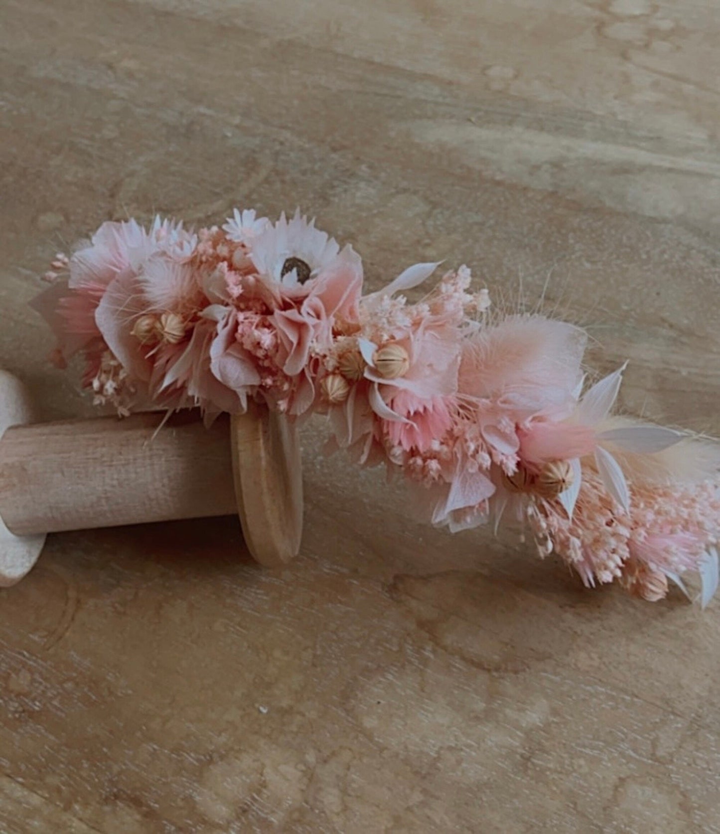 Peignes fleurs séchées NUDE accessoires mariage et autres évènements. Bouquets, Peignes, couronnes, bracelets, boutonnières. Product vendor