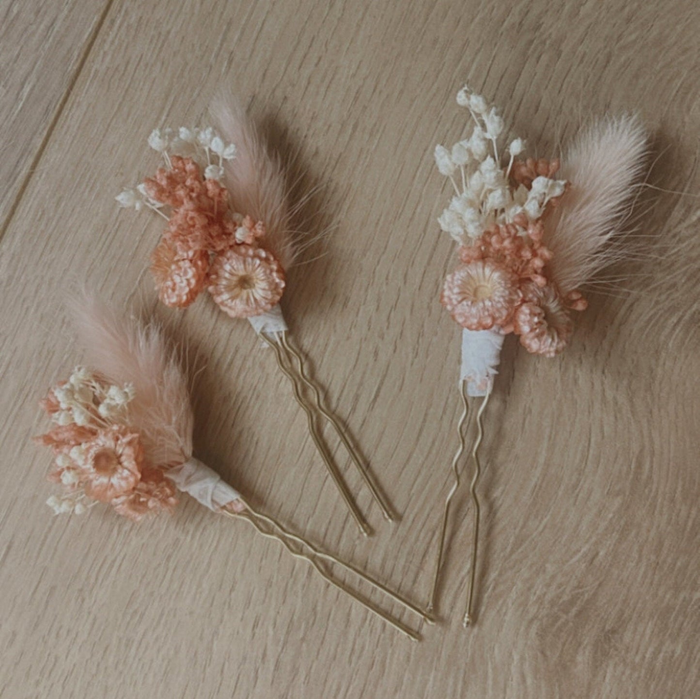 Barrette fleurs séchées SUNSET, accessoires mariages et autres évènements. Bouquets, Peignes, couronnes, bracelets, boutonnières, barrettes. Product vendor