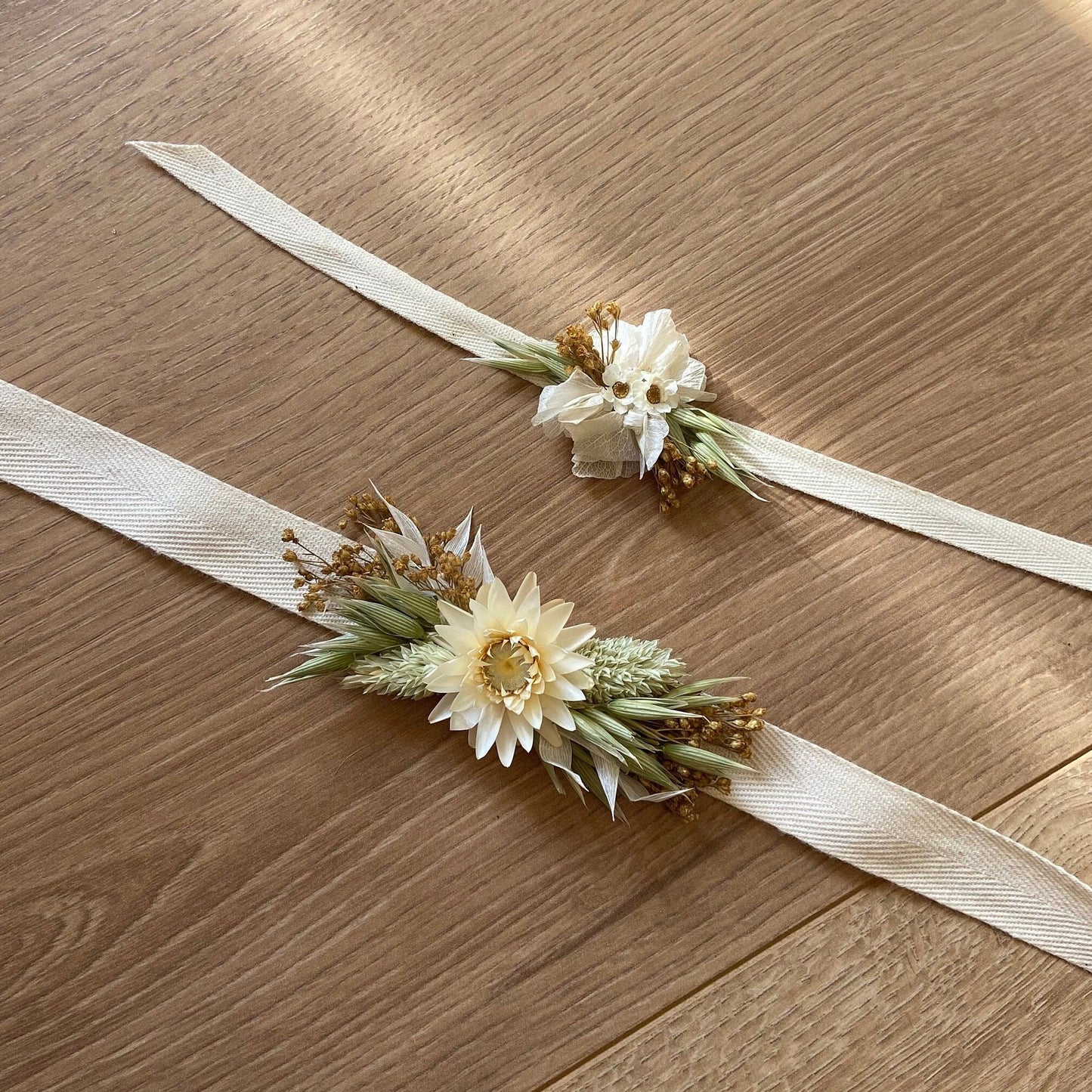 Barrettes fleurs séchées FOLK accessoires  mariages et autres évènements. Bouquets, couronnes, boutonnières, bracelets, peignes... Product vendor