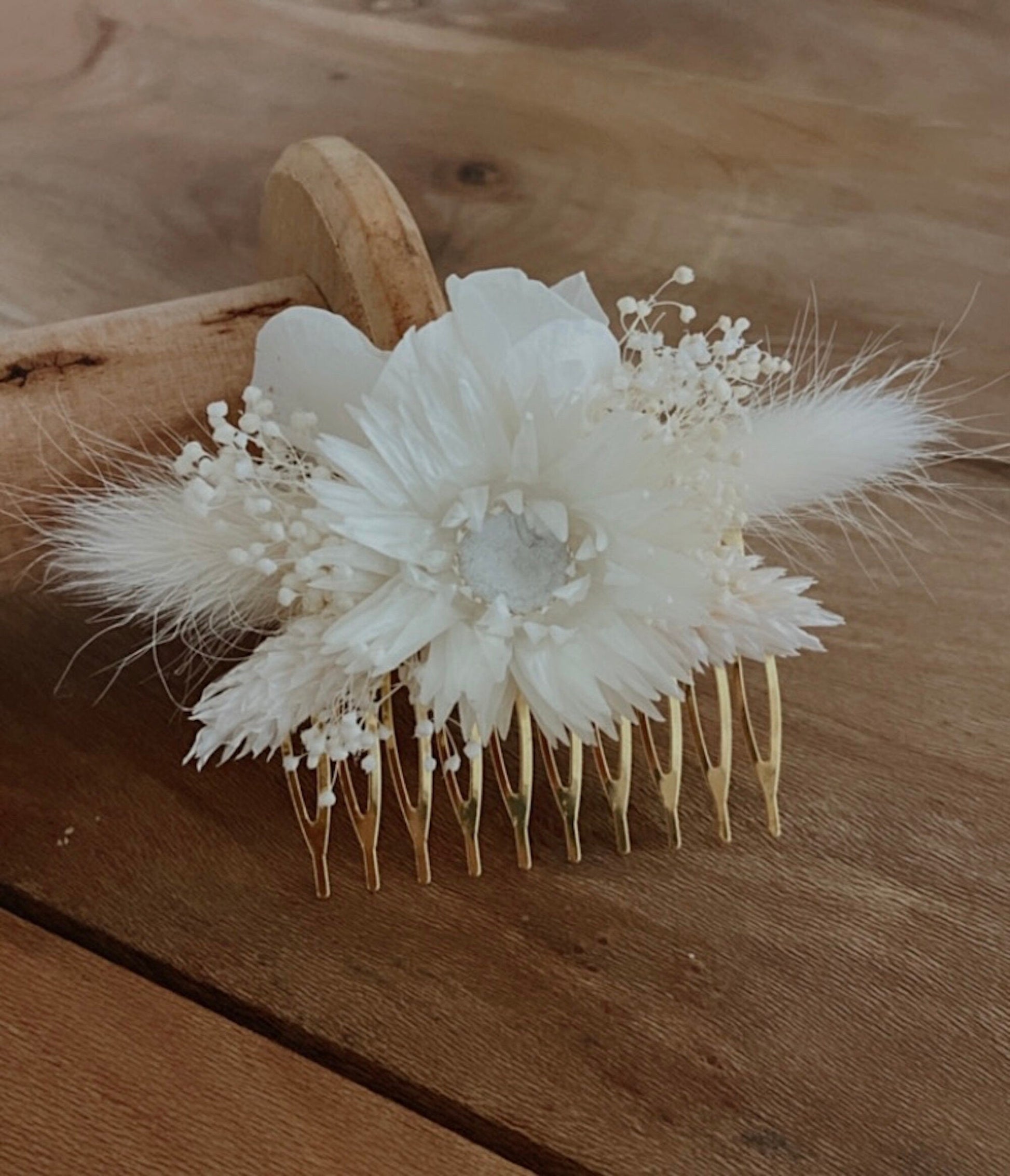 Peignes fleurs séchées PURE accessoires mariage et autres évènements. Bouquets, Peignes, couronnes, boutonnières, bracelets, barrettes.. Product vendor