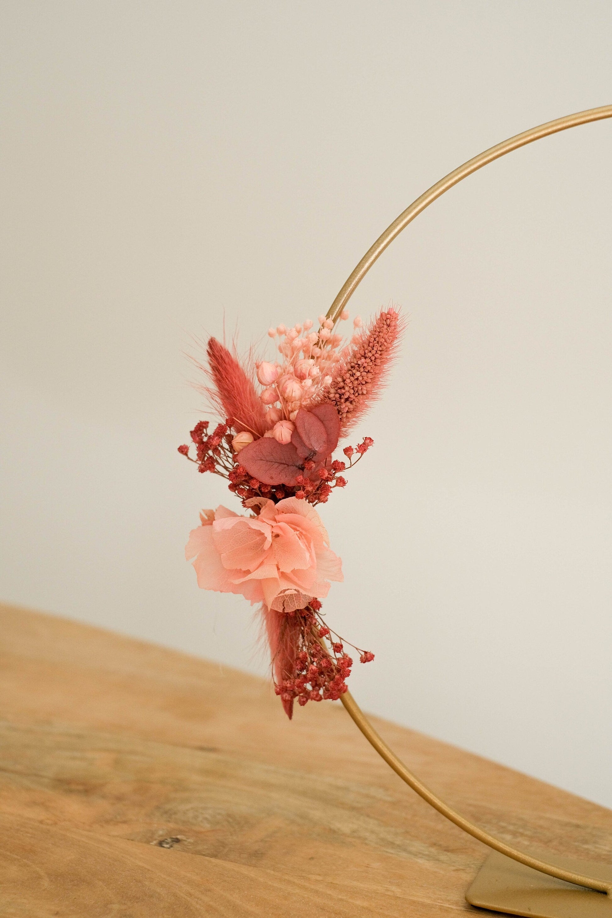 Décoration fleurs séchées COURONNE " ALMA " décorarion d'intérieur rose, poudre, corail Product vendor