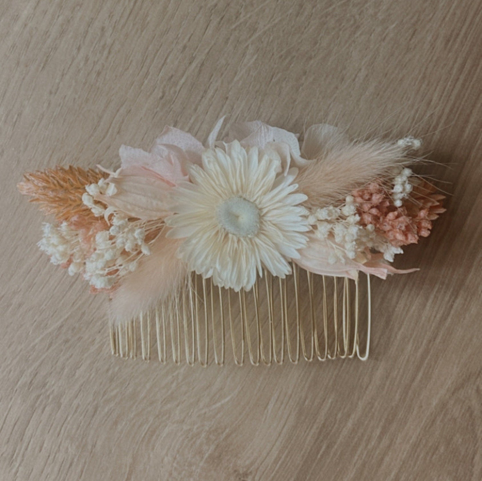 Barrette fleurs séchées SUNSET, accessoires mariages et autres évènements. Bouquets, Peignes, couronnes, bracelets, boutonnières, barrettes. Product vendor