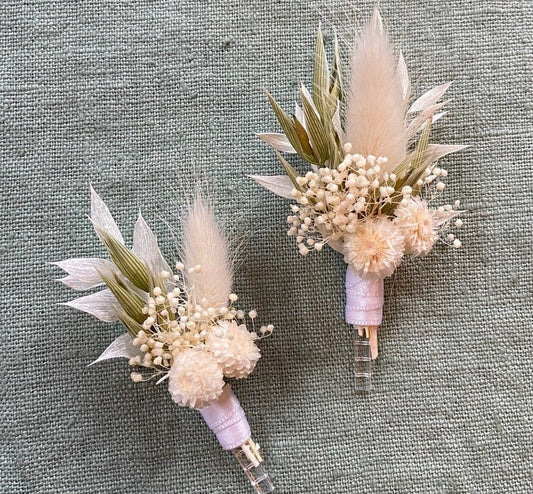 Boutonnières fleurs séchées AMANDE accessoires mariage, autres évènements. Bouquets, Peignes, couronnes, bracelets, boutonnières, barrettes. Product vendor
