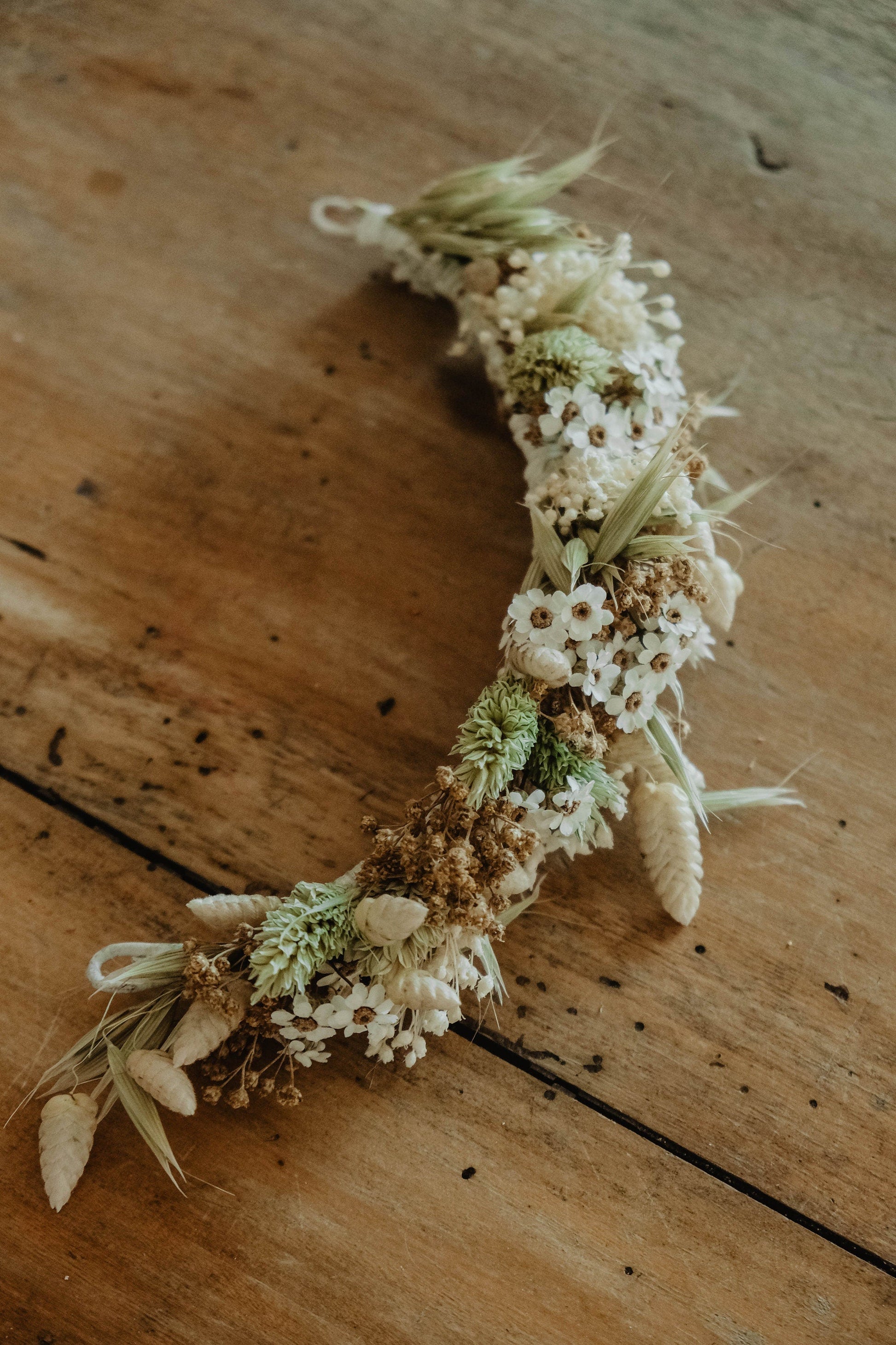 Peignes fleurs séchées FOLK accessoires mariages et autres évènements. Bouquets, couronnes, boutonnières, bracelets, peignes... Product vendor