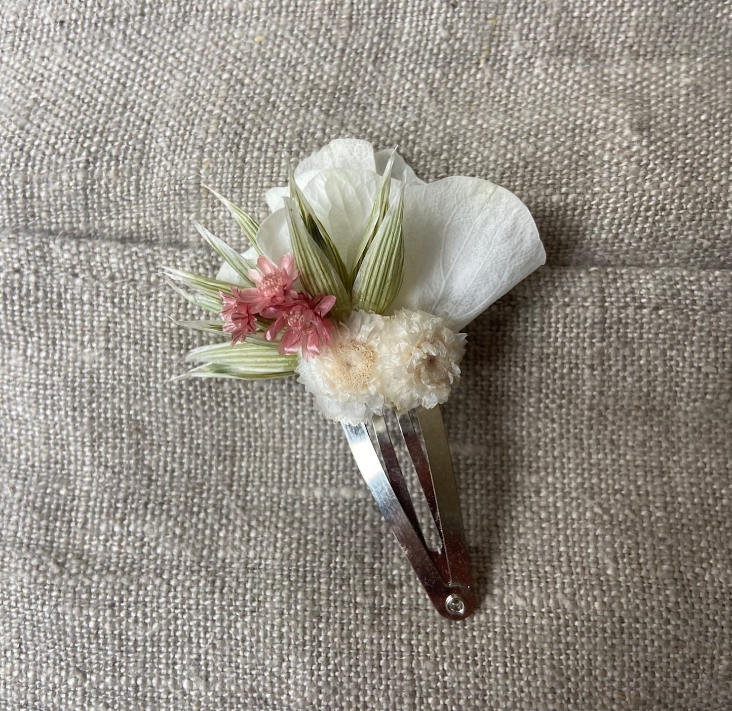 Couronnes fleurs séchées BIANCA accessoires mariage et autres évènements. Bouquets, Peignes, couronnes, boutonnières, bracelets, barrettes. Product vendor