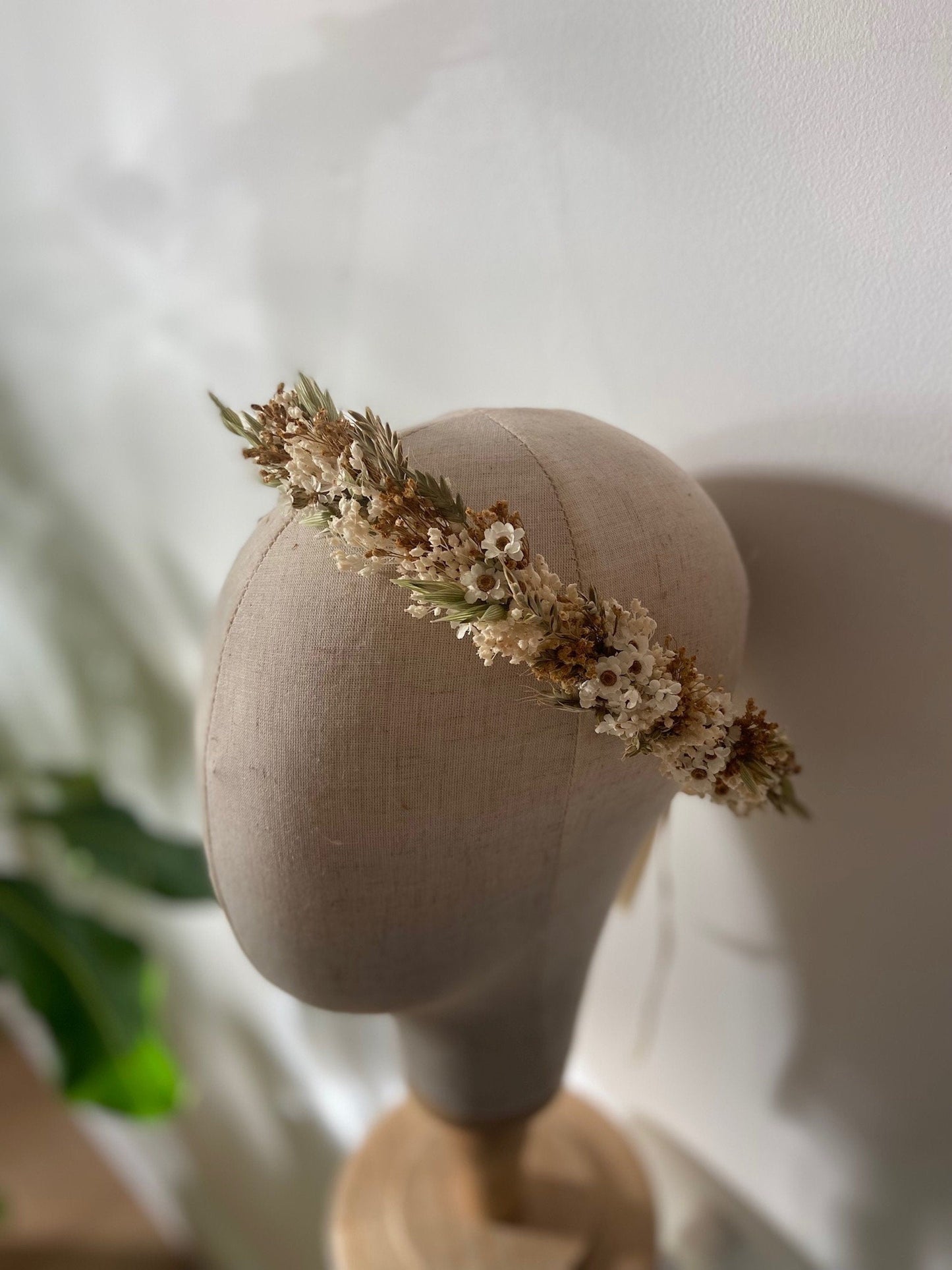 Barrettes fleurs séchées FOLK accessoires  mariages et autres évènements. Bouquets, couronnes, boutonnières, bracelets, peignes... Product vendor