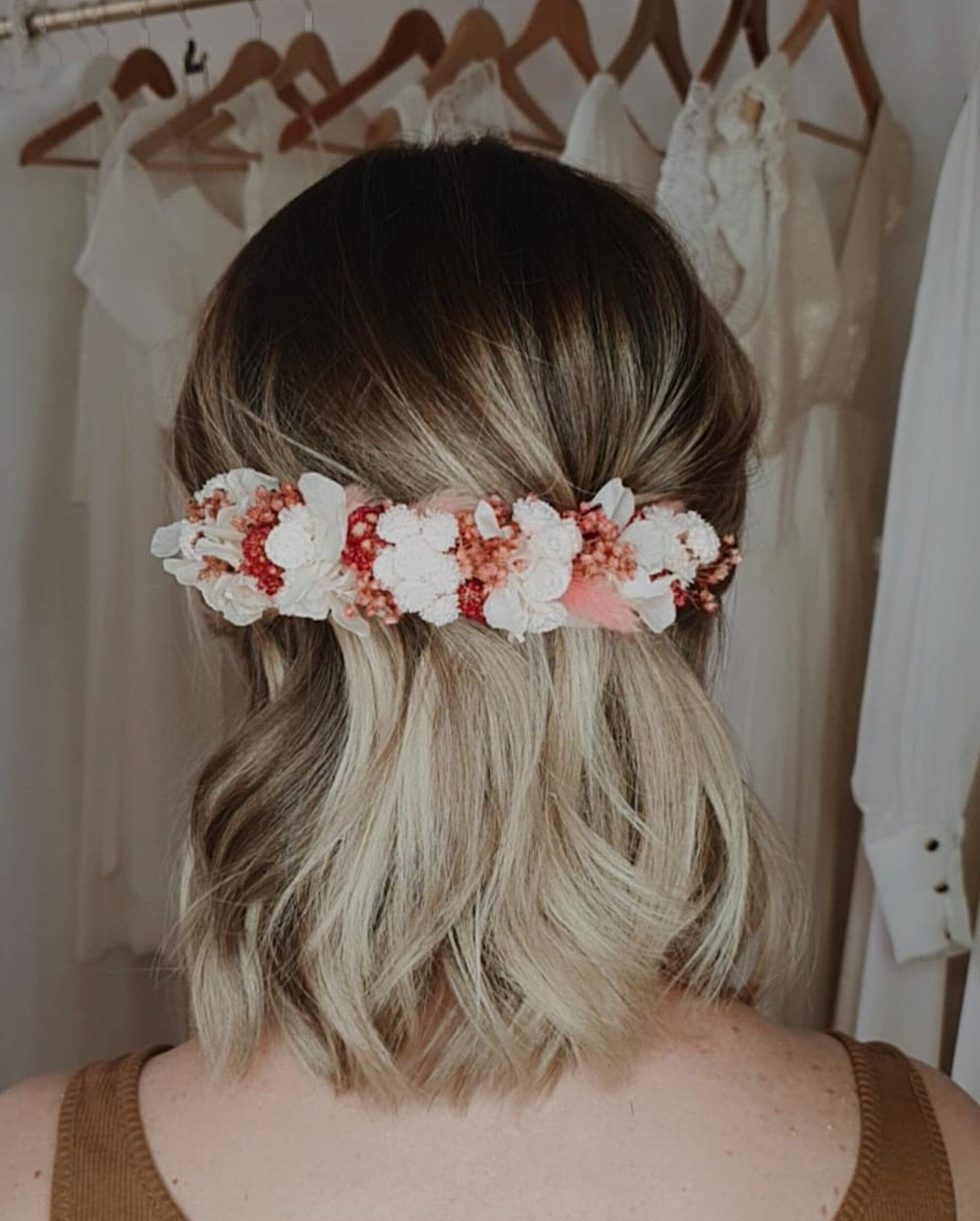 Barrettes fleurs séchées ROSA, accessoires mariages autres évènements. Bouquets,  Peignes, boutonnières, bracelets, couronnes, barrettes.. Product vendor