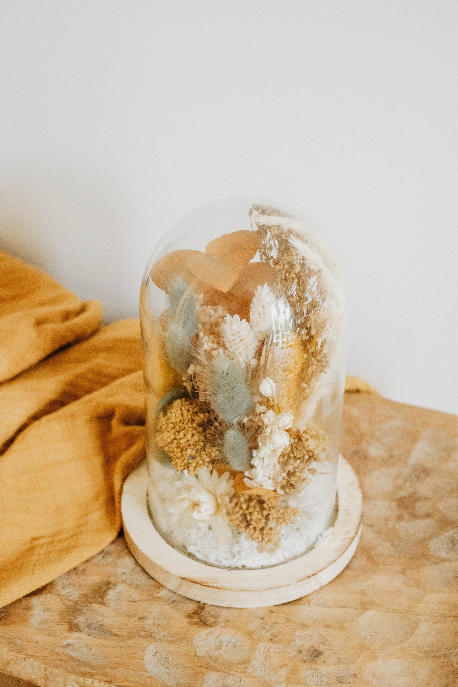 Cloche " MILO " décoration d'interieur en fleurs séchées, moutarde / beige / bleu Product vendor