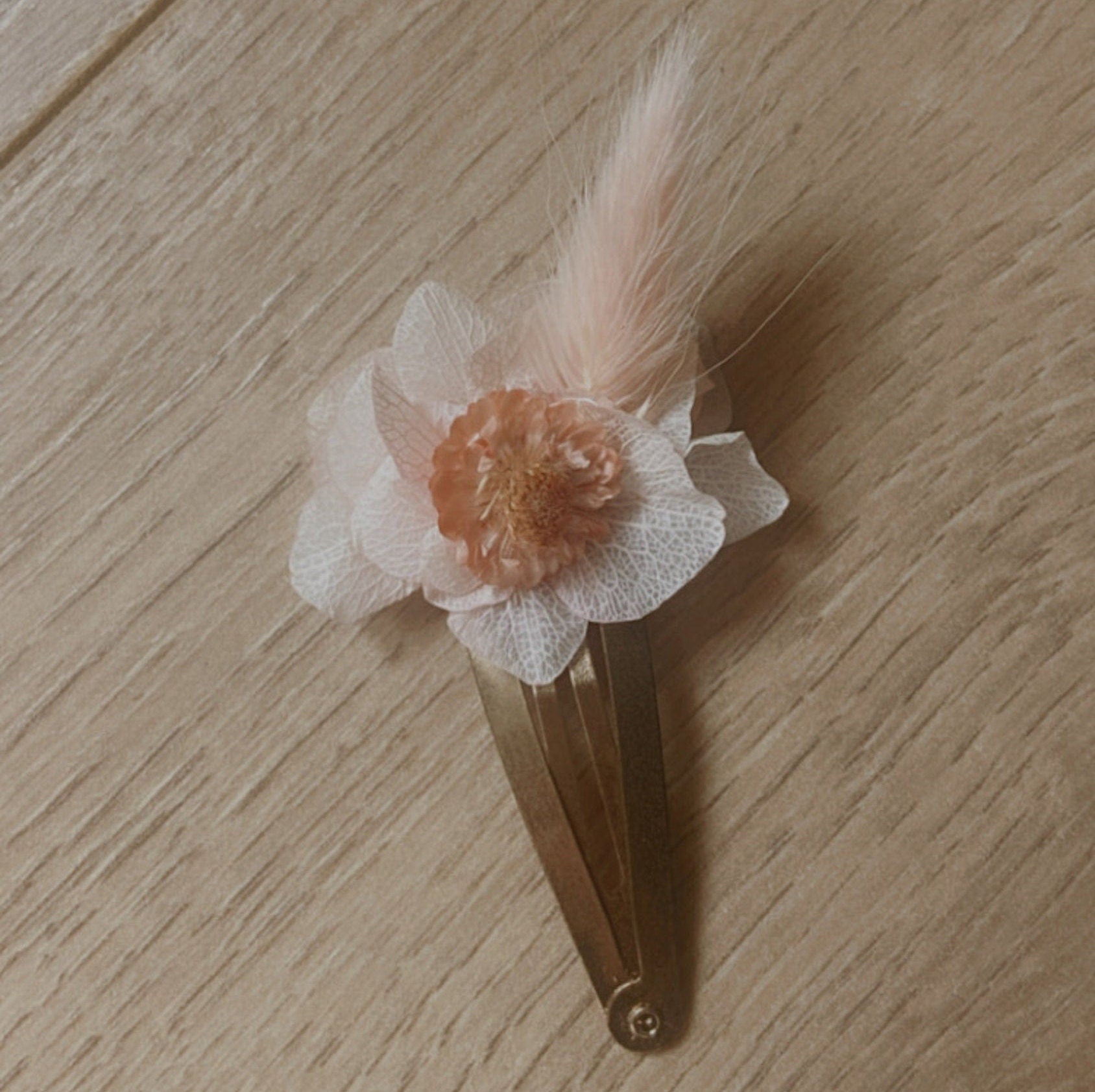 Boutonnière fleurs séchées SUNSET, accessoires mariages et autres évènements. Bouquets, Peignes, couronnes, bracelets, barrettes. Product vendor
