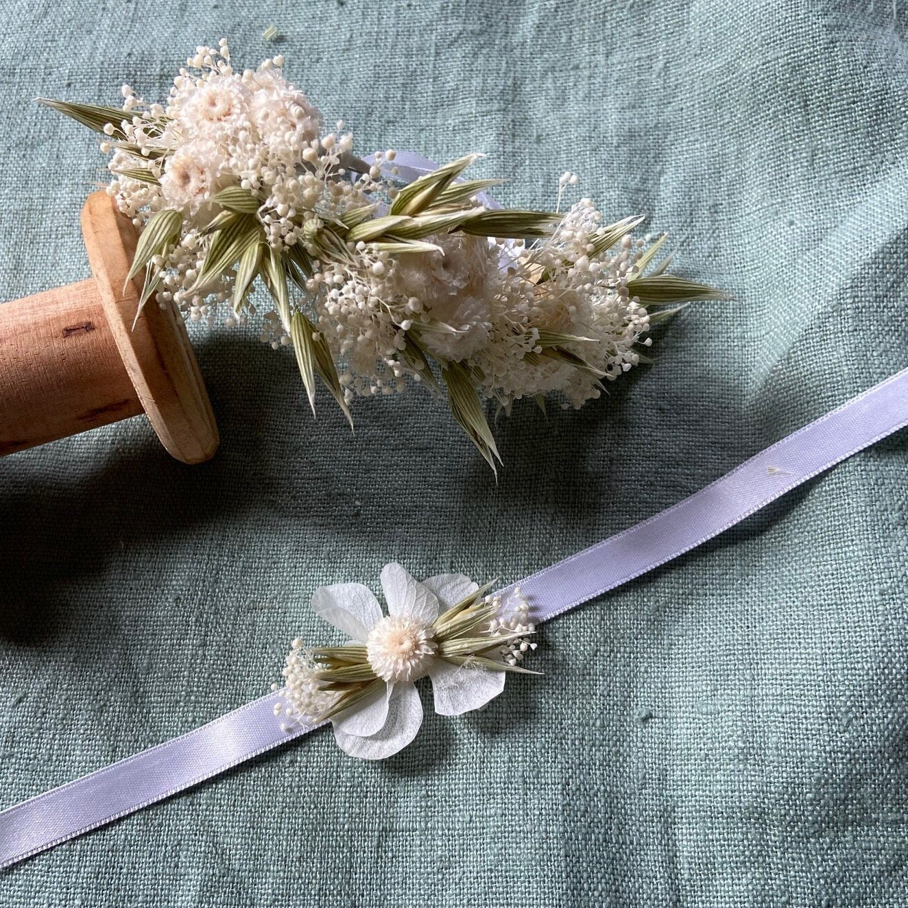 Peignes fleurs séchées AMANDE accessoires  mariages, autres évènements.Bouquets,  Peignes, couronnes, bracelets, boutonnières, barrettes ... Product vendor