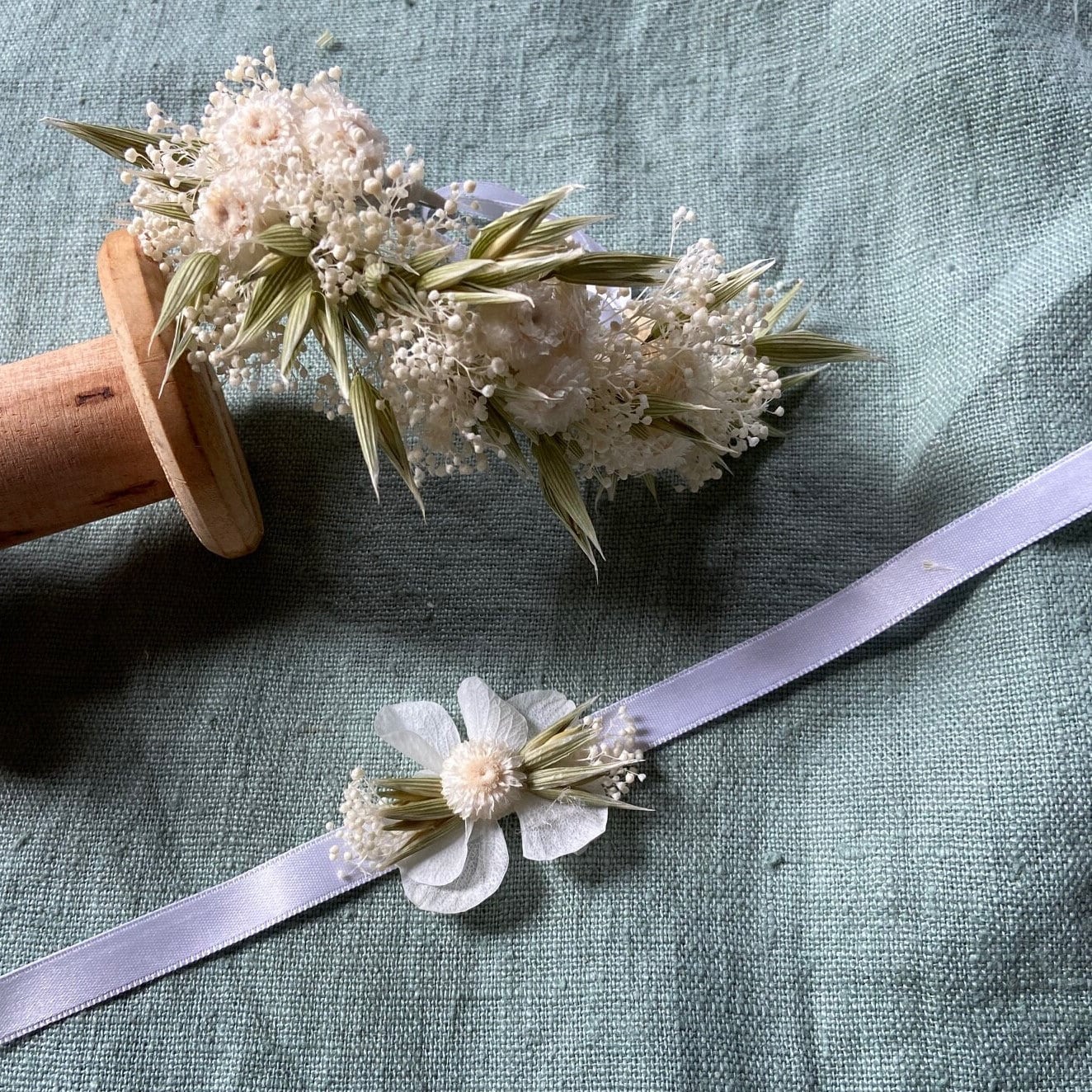 Boutonnières fleurs séchées AMANDE accessoires mariage, autres évènements. Bouquets, Peignes, couronnes, bracelets, boutonnières, barrettes. Product vendor