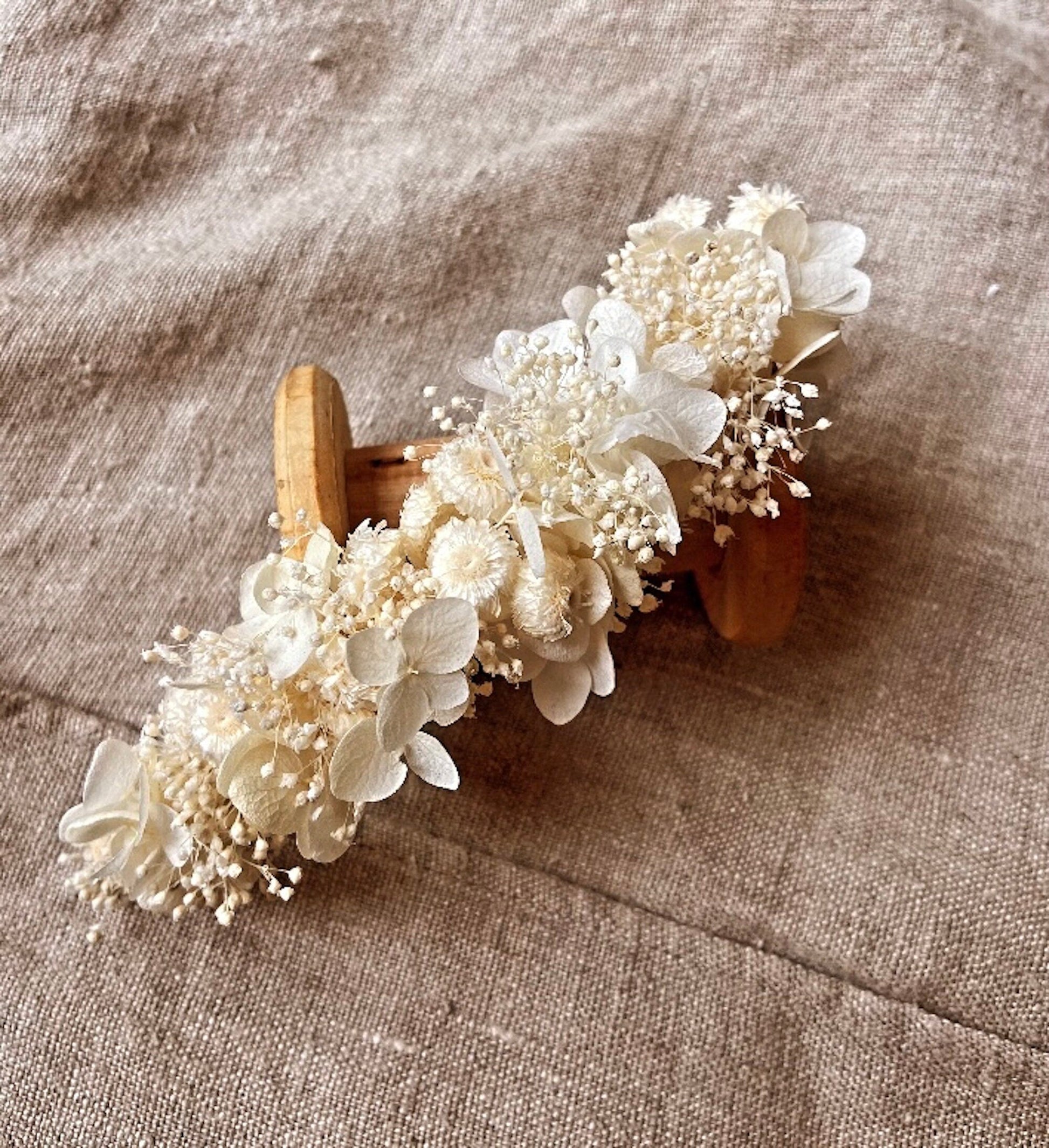 Peignes fleurs séchées PURE accessoires mariage et autres évènements. Bouquets, Peignes, couronnes, boutonnières, bracelets, barrettes.. Product vendor