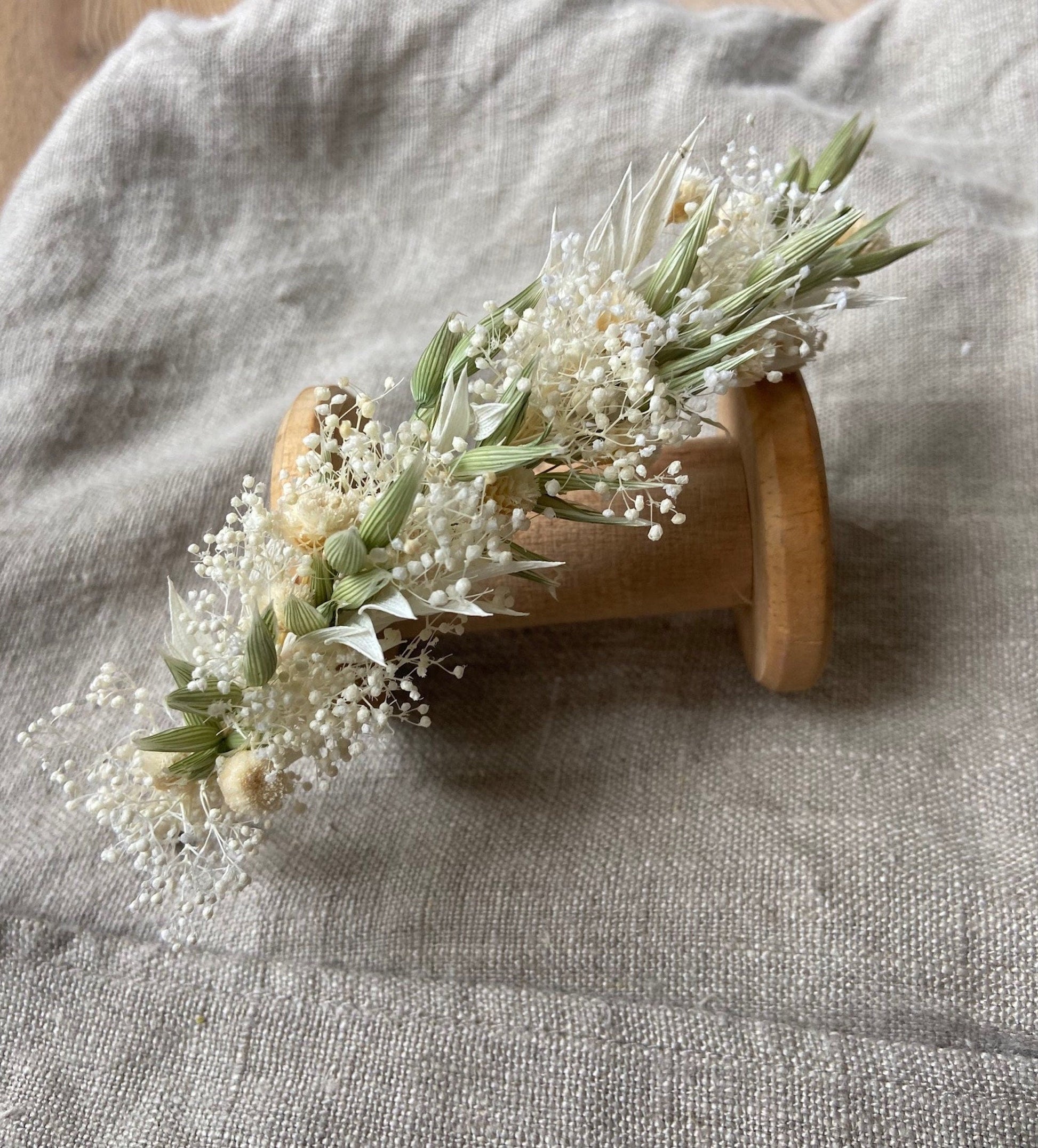 Boutonnières fleurs séchées AMANDE accessoires mariage, autres évènements. Bouquets, Peignes, couronnes, bracelets, boutonnières, barrettes. Product vendor
