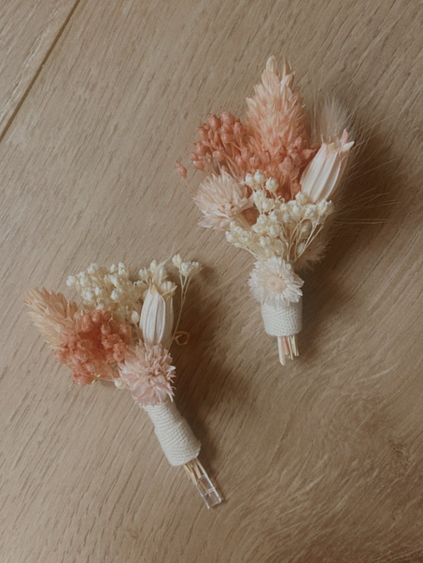 Barrette fleurs séchées SUNSET, accessoires mariages et autres évènements. Bouquets, Peignes, couronnes, bracelets, boutonnières, barrettes. Product vendor