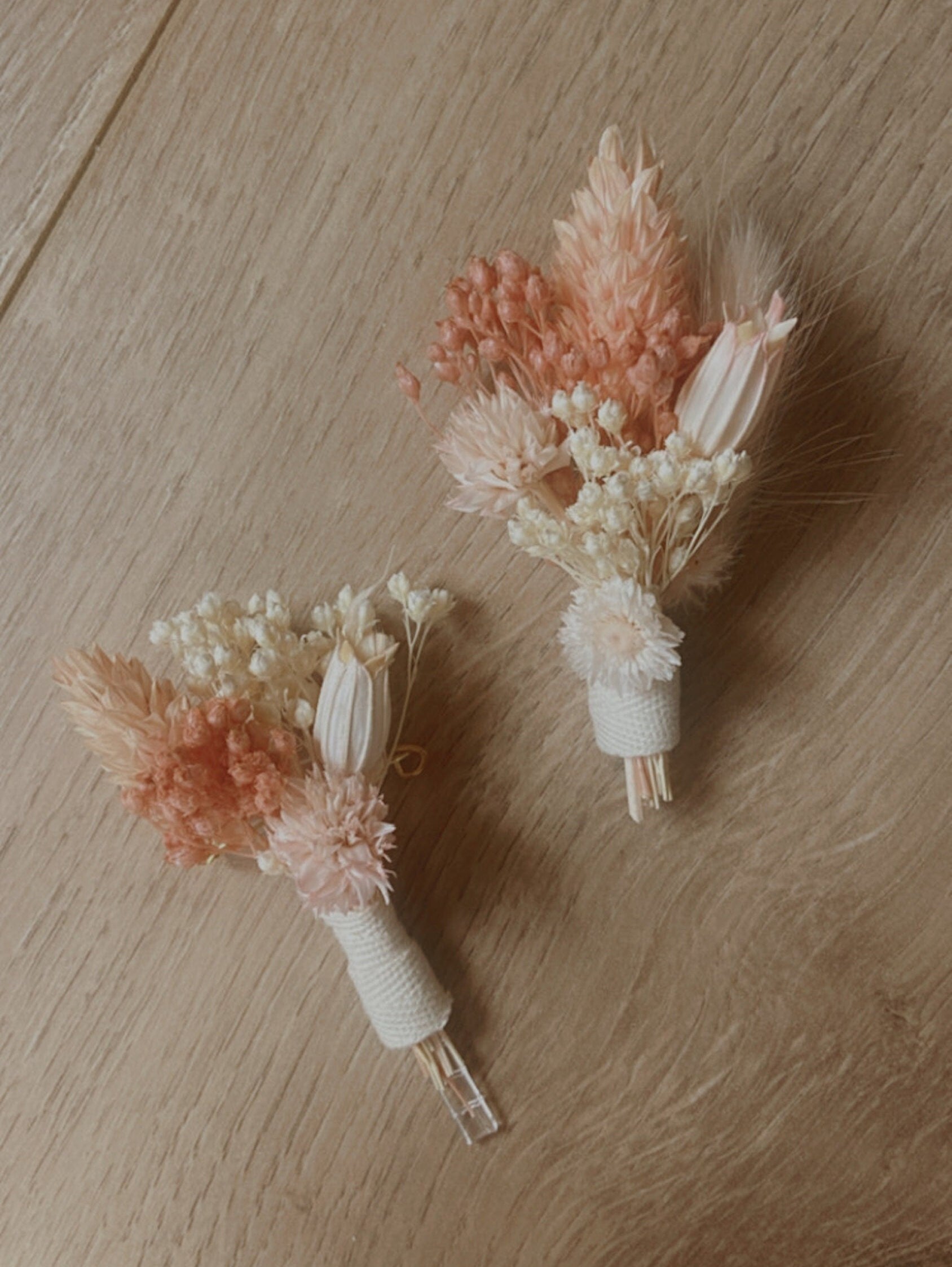Barrette fleurs séchées SUNSET, accessoires mariages et autres évènements. Bouquets, Peignes, couronnes, bracelets, boutonnières, barrettes. Product vendor