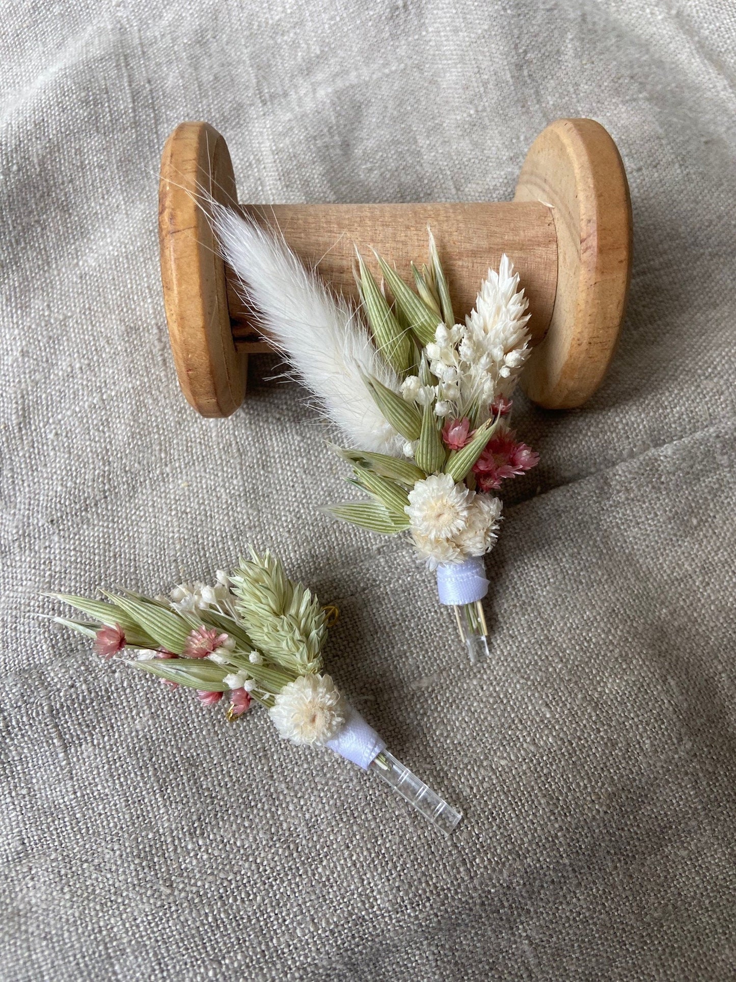 Couronnes fleurs séchées BIANCA accessoires mariage et autres évènements. Bouquets, Peignes, couronnes, boutonnières, bracelets, barrettes. Product vendor