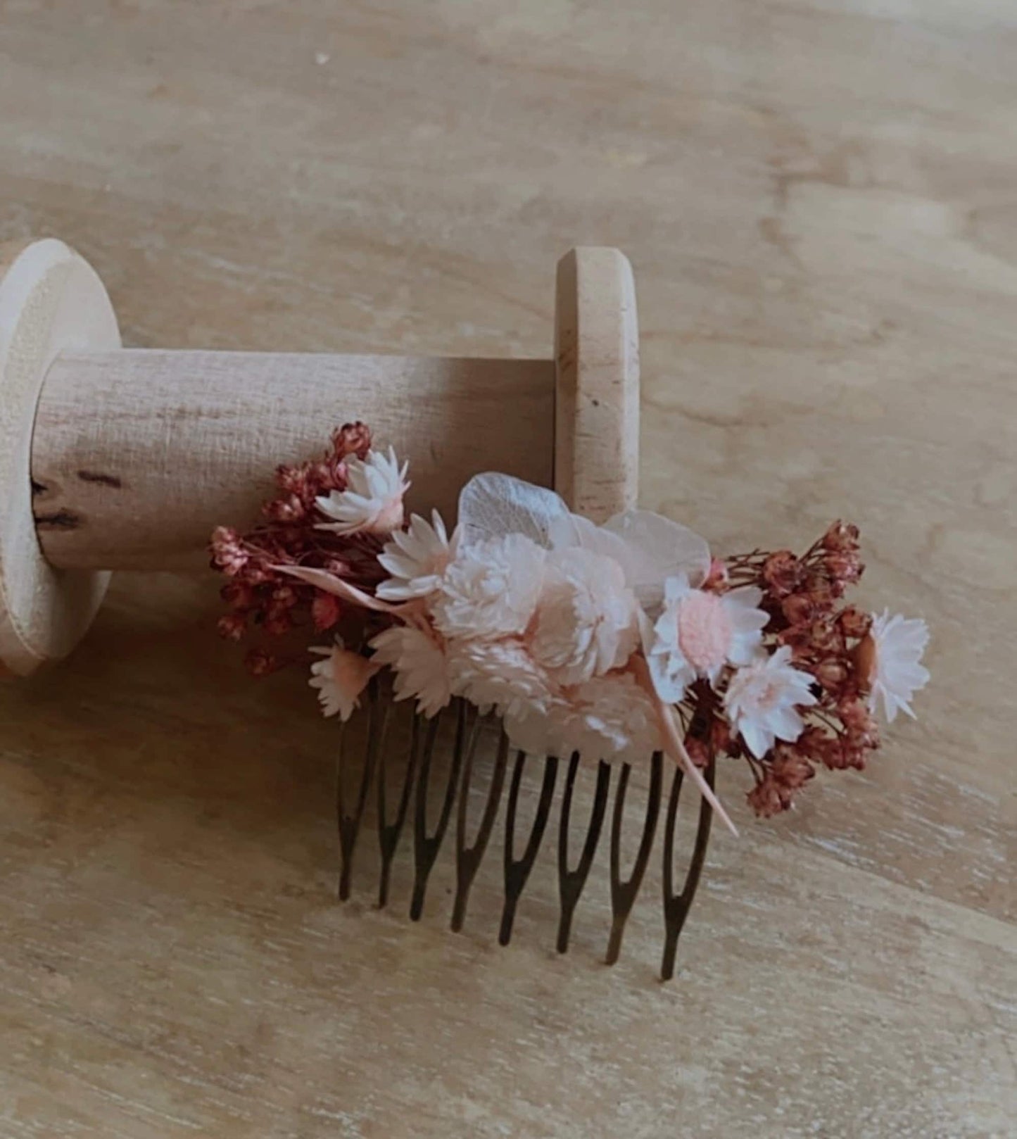 Boutonnière fleurs séchées ROSA, accessoires mariages, autres évènements. Bouquets, Peignes, boutonnières, bracelets, couronnes, barrettes.. Product vendor