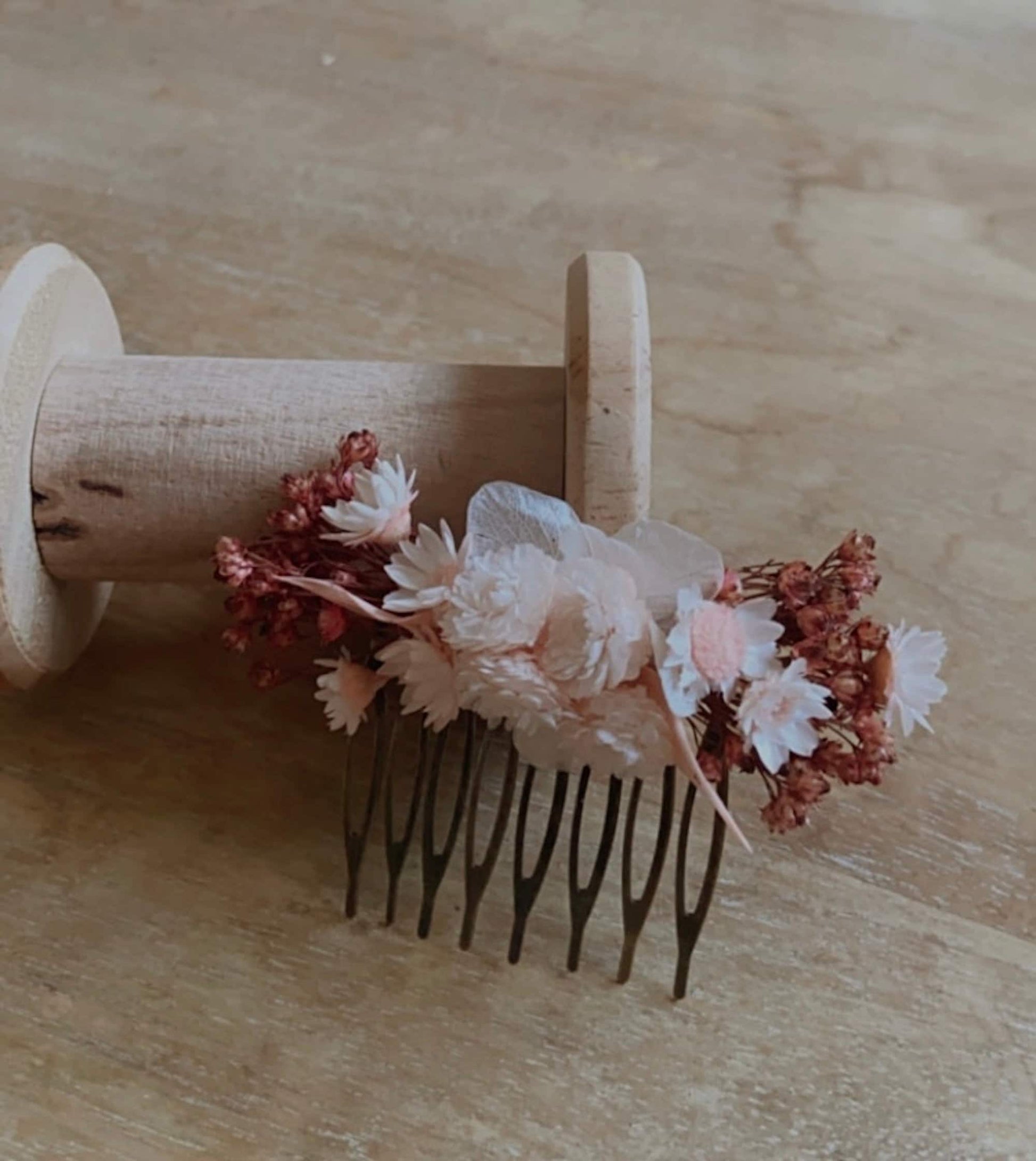 Boutonnière fleurs séchées ROSA, accessoires mariages, autres évènements. Bouquets, Peignes, boutonnières, bracelets, couronnes, barrettes.. Product vendor