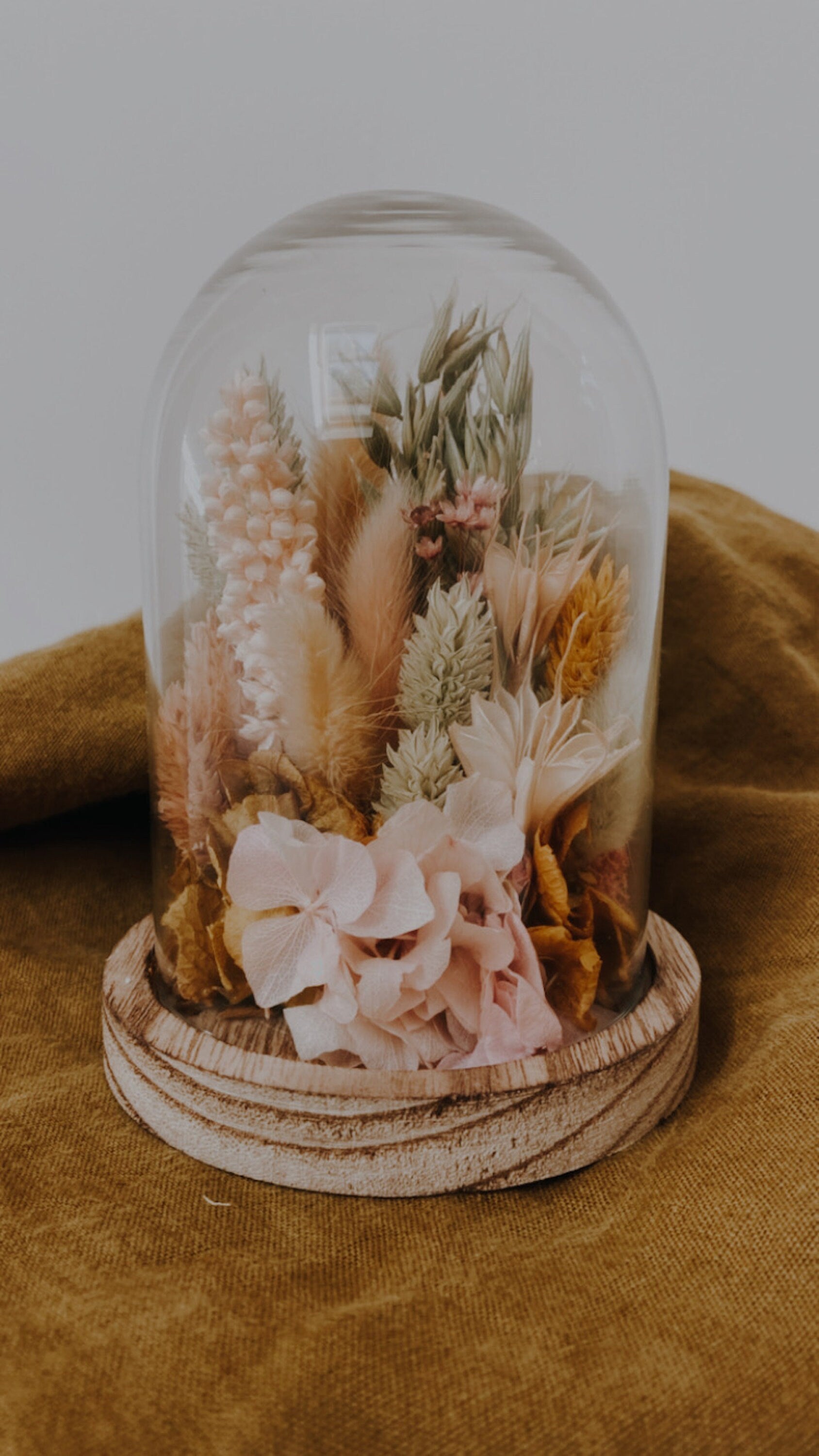 Cloche " JANE " décoration d'intérieur en fleurs séchées, vert, rose, beige, nude Product vendor