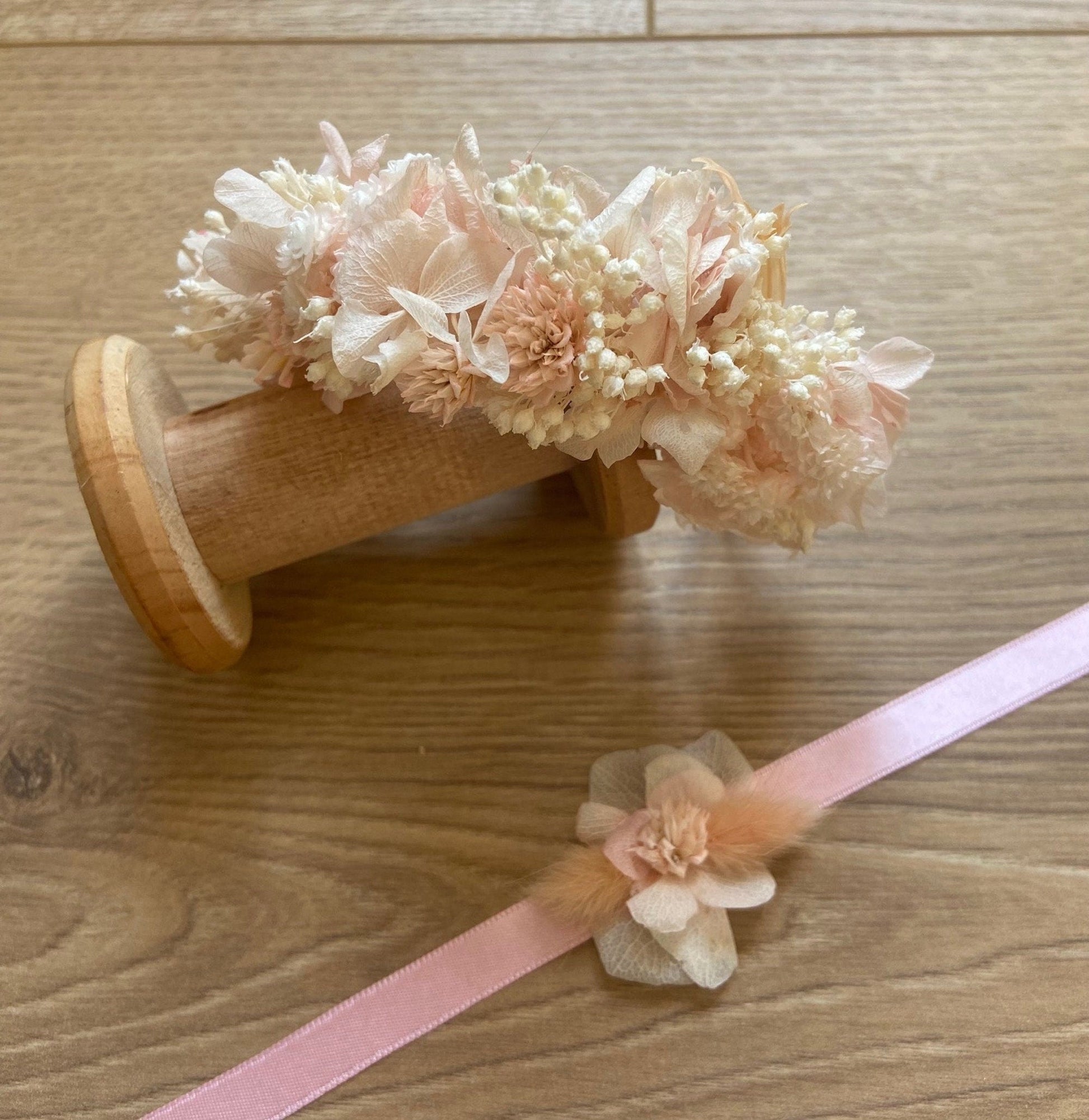 Peignes fleurs séchées NUDE accessoires mariage et autres évènements. Bouquets, Peignes, couronnes, bracelets, boutonnières. Product vendor