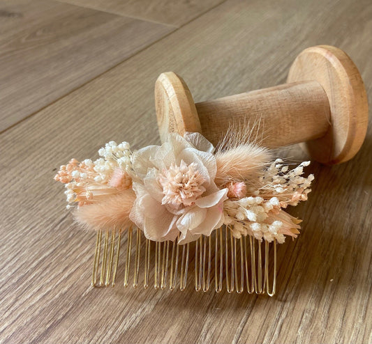 Peignes fleurs séchées NUDE accessoires mariage et autres évènements. Bouquets, Peignes, couronnes, bracelets, boutonnières. Product vendor
