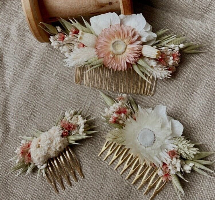Couronnes fleurs séchées BIANCA accessoires mariage et autres évènements. Bouquets, Peignes, couronnes, boutonnières, bracelets, barrettes. Product vendor