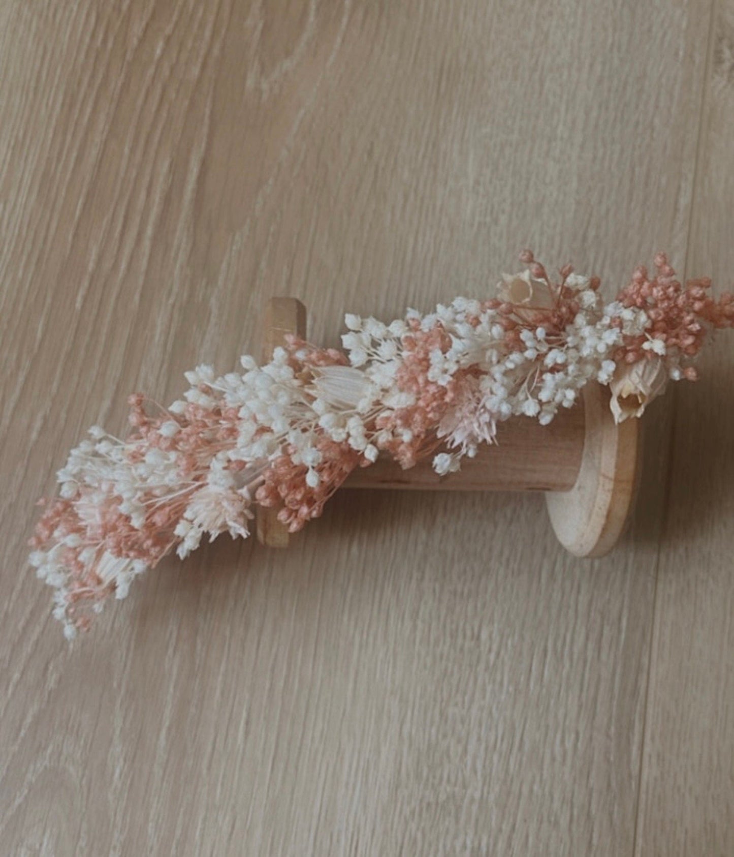 Bracelet fleurs séchées SUNSET, accessoires mariages et autres évènements. Bouquets, peignes, couronnes, bracelets, boutonnières, barrettes. Product vendor