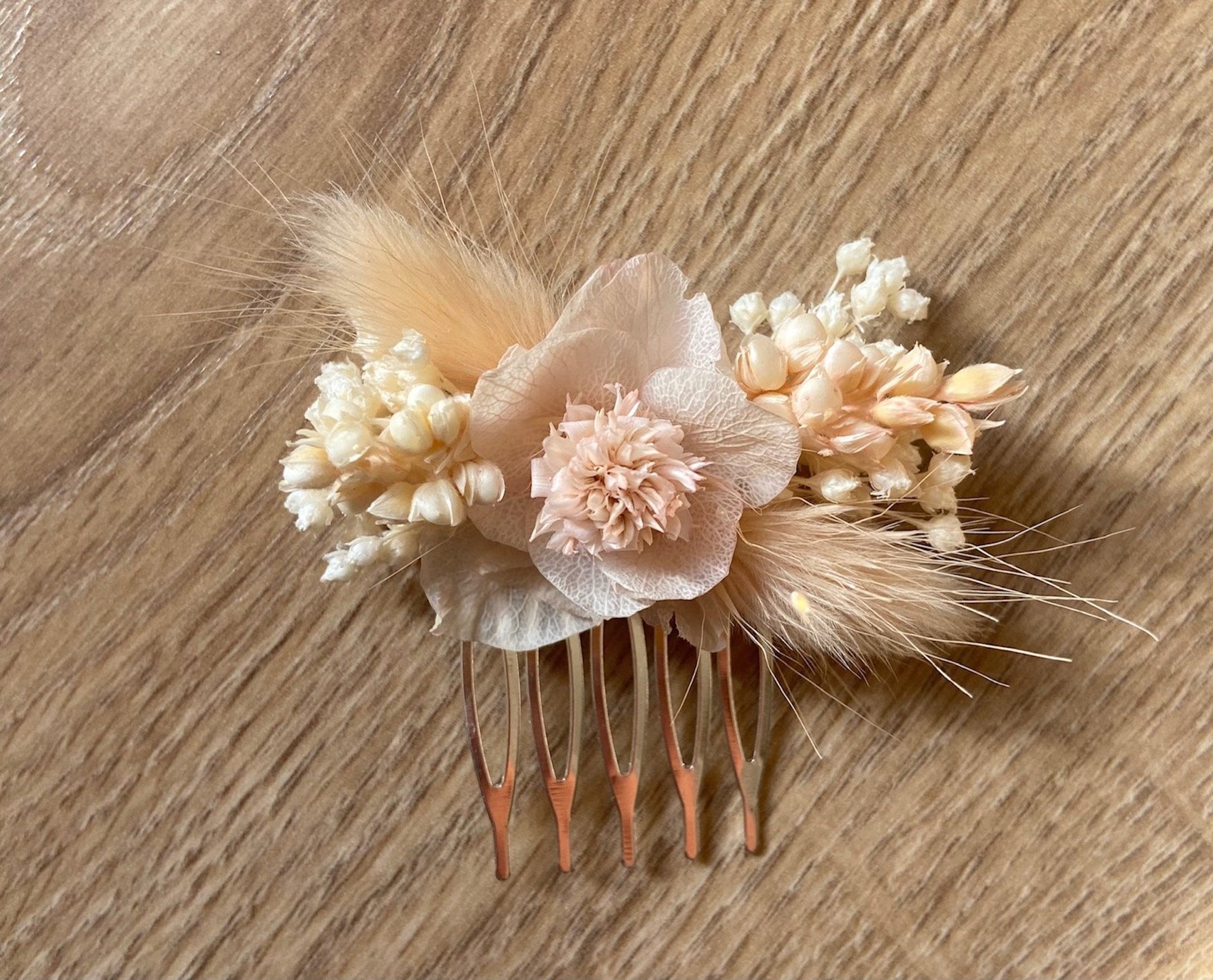 Peignes fleurs séchées NUDE accessoires mariage et autres évènements. Bouquets, Peignes, couronnes, bracelets, boutonnières. Product vendor