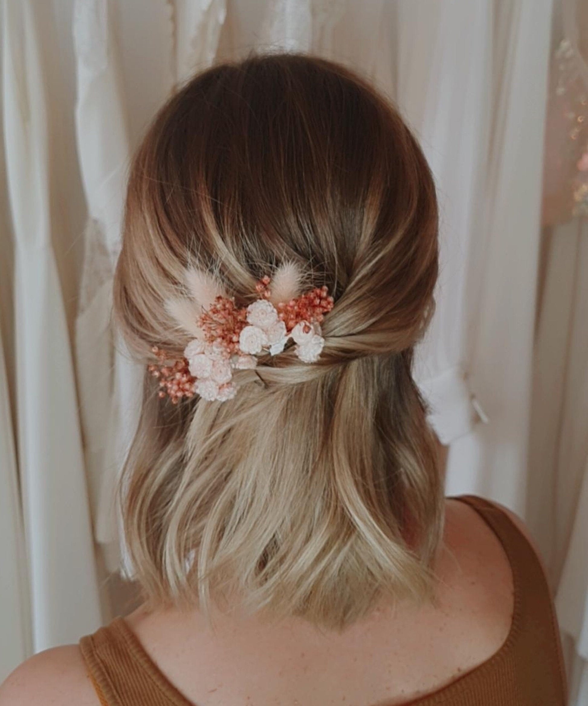 Barrettes fleurs séchées ROSA, accessoires mariages autres évènements. Bouquets,  Peignes, boutonnières, bracelets, couronnes, barrettes.. Product vendor