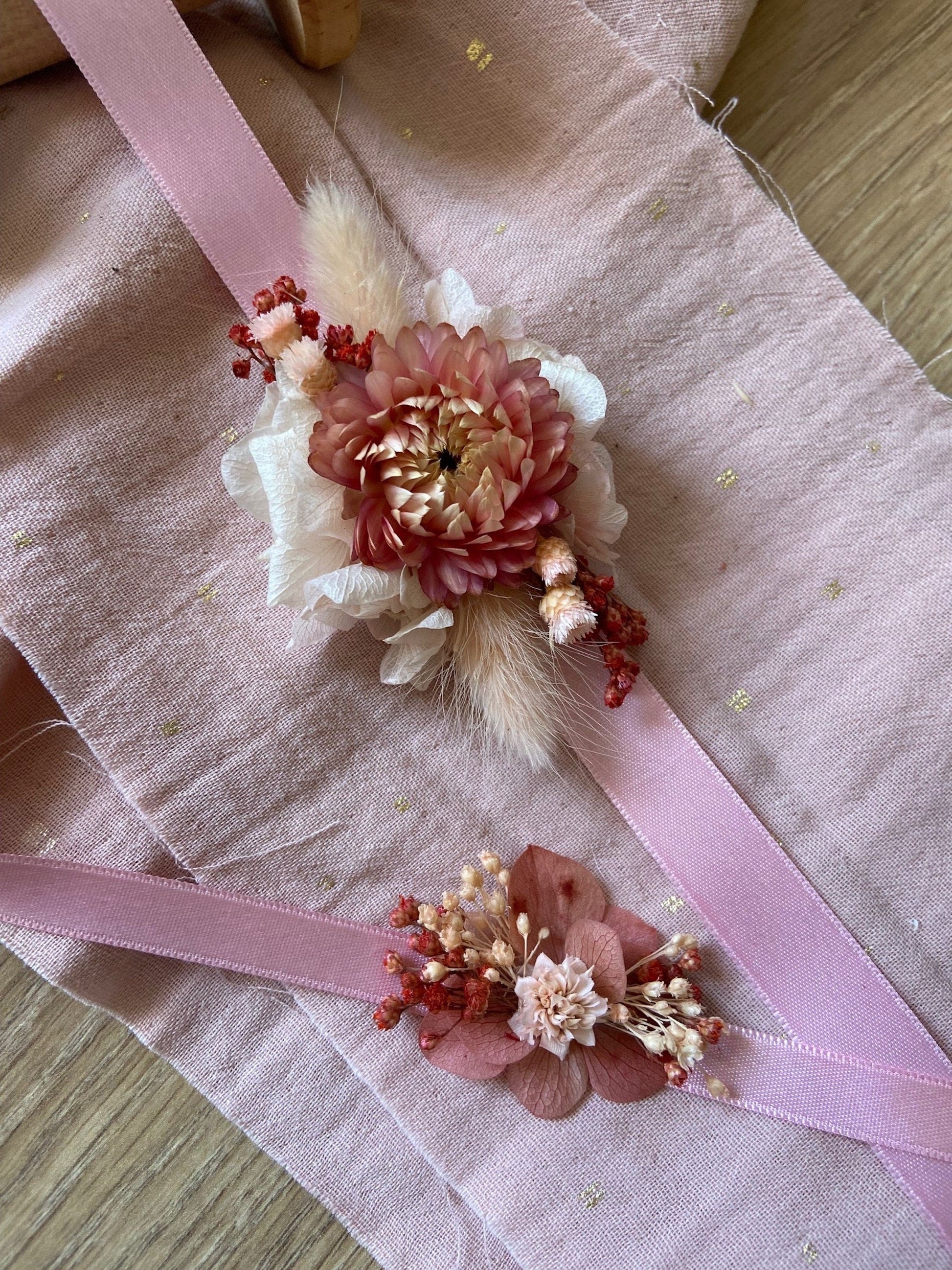 Bracelet fleurs séchées ROSA, accessoires mariages, autres évènements. Bouquets, Peignes, boutonnières, bracelets, couronnes, barrettes.. Product vendor