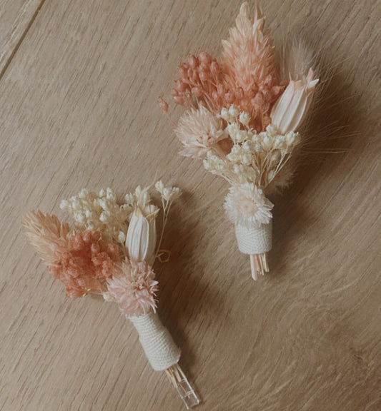 Boutonnière fleurs séchées SUNSET, accessoires mariages et autres évènements. Bouquets, Peignes, couronnes, bracelets, barrettes. Product vendor