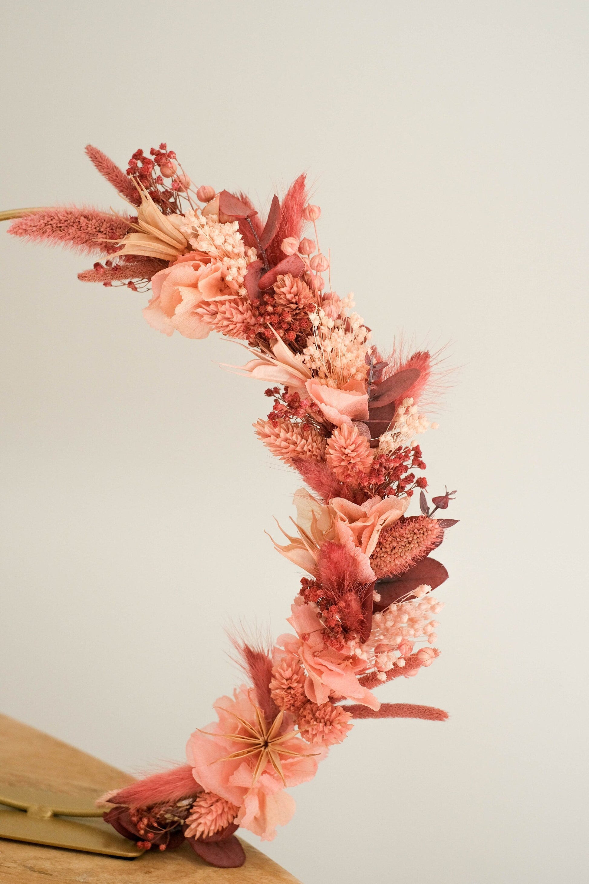 Décoration fleurs séchées COURONNE " ALMA " décorarion d'intérieur rose, poudre, corail Product vendor