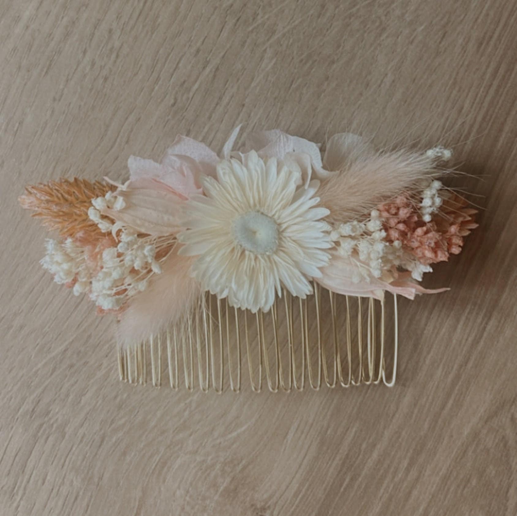 Couronne fleurs séchées SUNSET accessoires mariages et autres évènements . Bouquets, peignes, couronnes, bracelets, boutonnières, barrettes. Product vendor