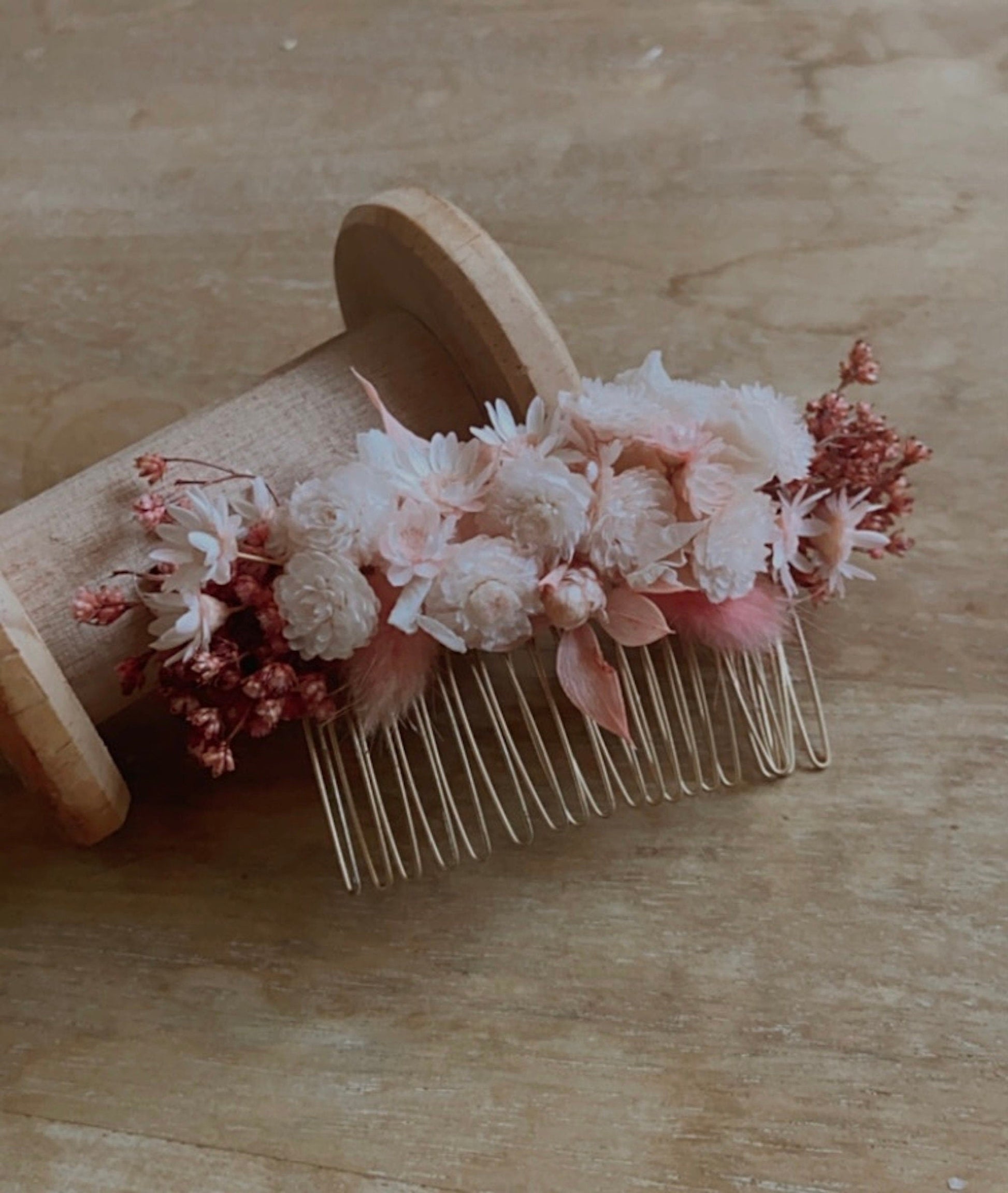 Boutonnière fleurs séchées ROSA, accessoires mariages, autres évènements. Bouquets, Peignes, boutonnières, bracelets, couronnes, barrettes.. Product vendor
